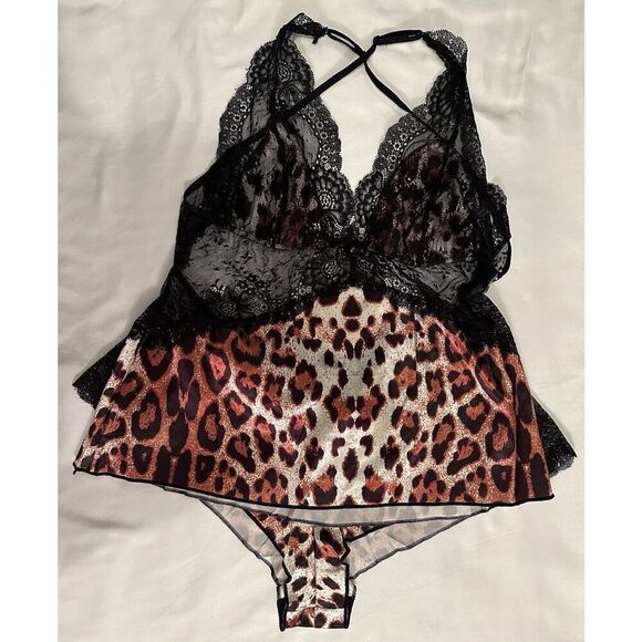 Frederick's of Hollywood Other - Fredericks of Hollywood Rosalina Rose Leopard Print Pajama Set Size Medium NEW